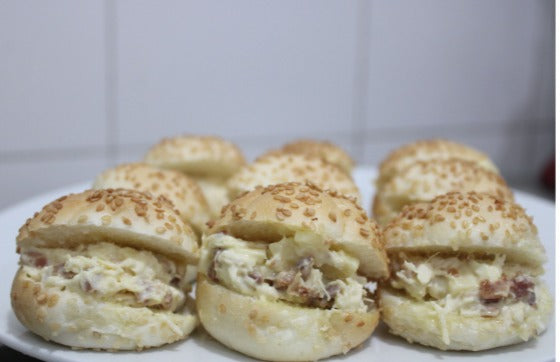 25 unid. MINI PANCITO CON POLLO, QUESO EDAM Y TOCINO AHUMADITO